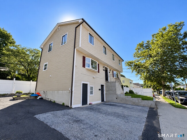 Building Photo - 6 Van Buskirk Ave