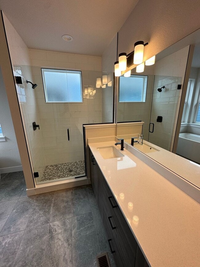 Building Photo - Beautiful Painted Prairie - 4 Bed room home - Available April!!