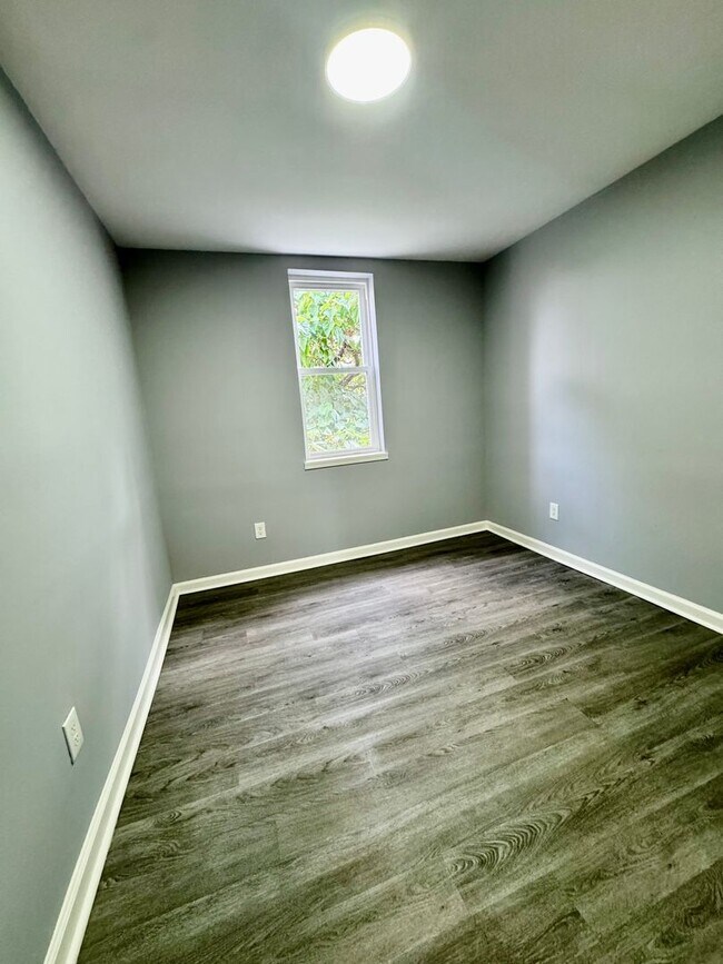 Building Photo - Anika Homes 5 Bedroom