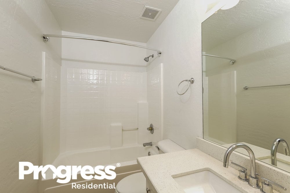 Building Photo - 10974 W Manzanita Dr