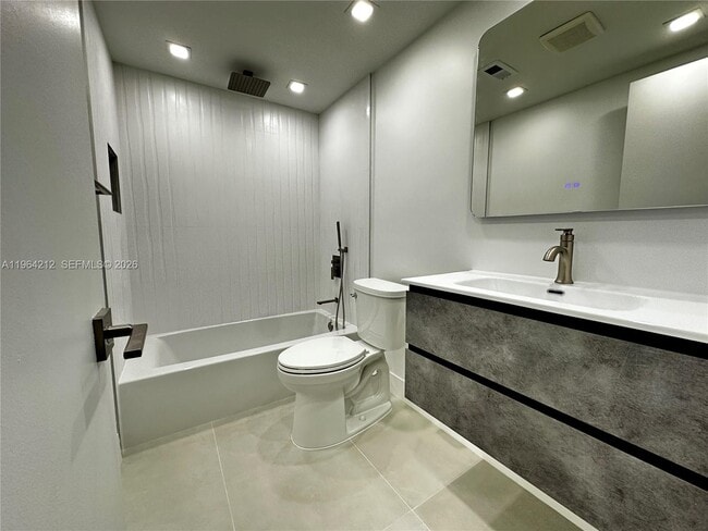 Building Photo - 10625 SW 112th Ave