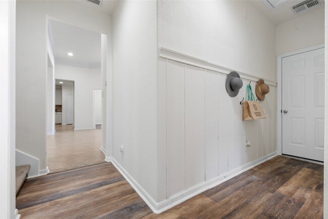 Building Photo - 9535 Empress Crossing Dr