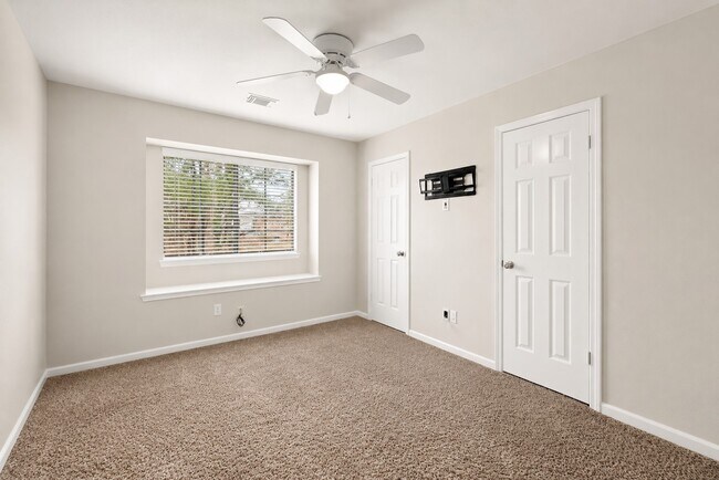 Building Photo - 19002 Timber Way Dr