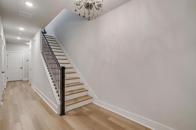 Building Photo - Stylish, Upgraded 3-bedroom, 2.5 bathroom ...