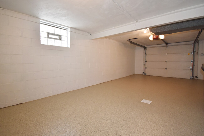 Building Photo - 1559 Orchardview Dr
