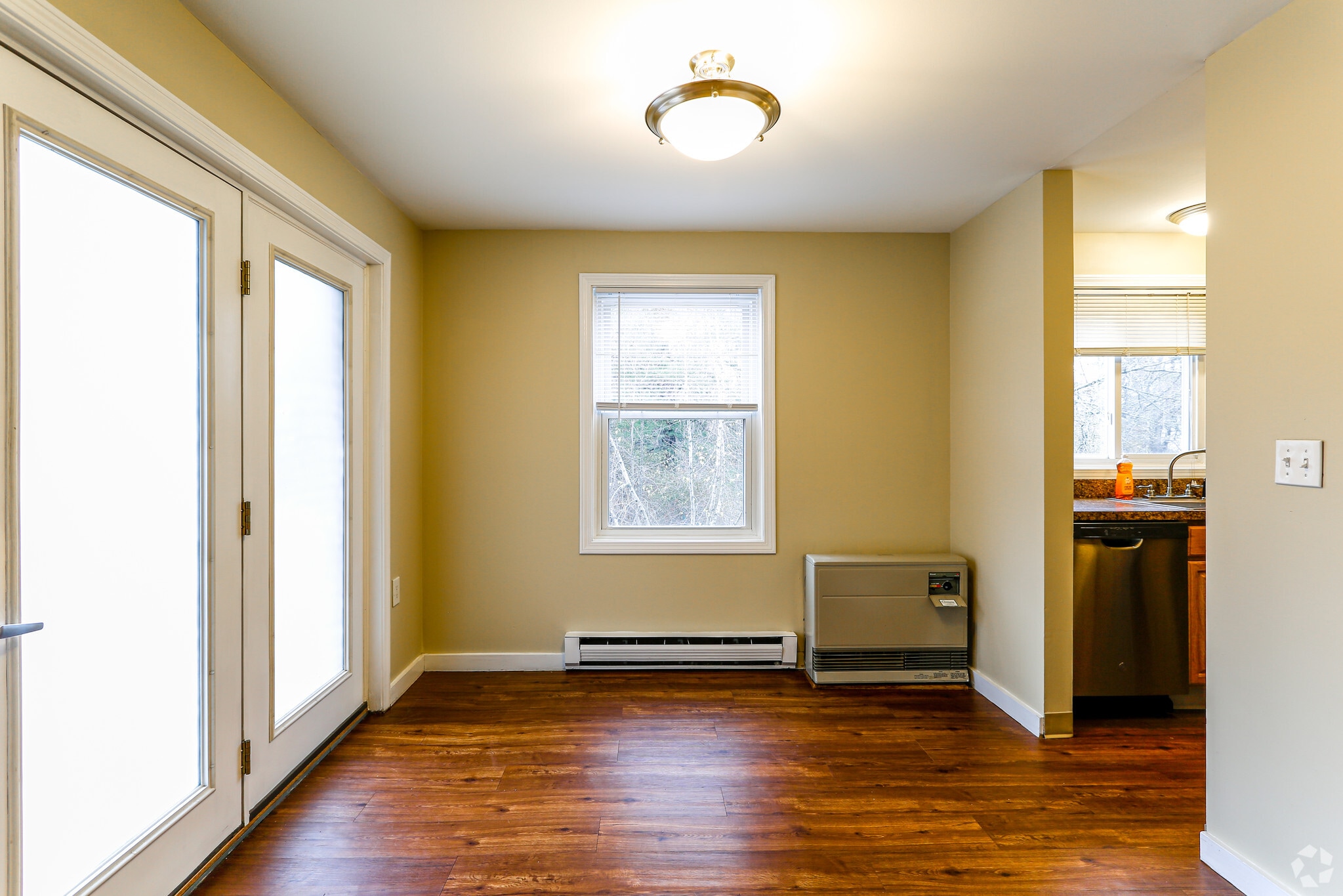 2 BR 1 Bath 884 sf - Dining Room - Tamarlane