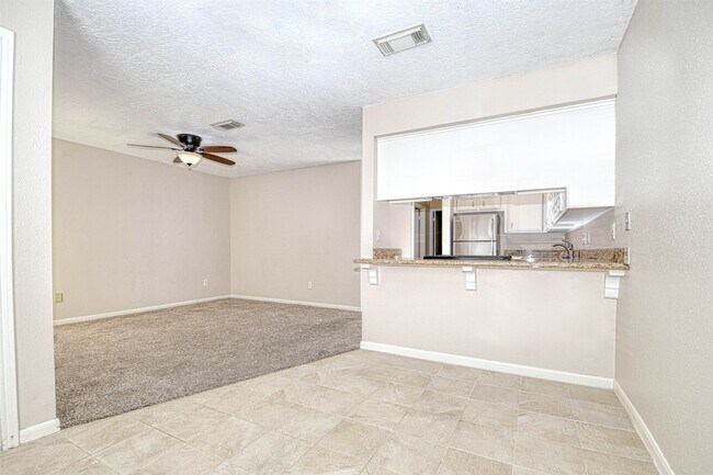 Building Photo - 518 Moore St