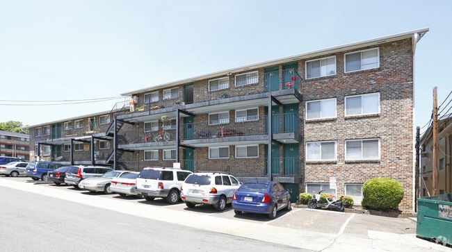 Primary Photo - Highland On The Bridge