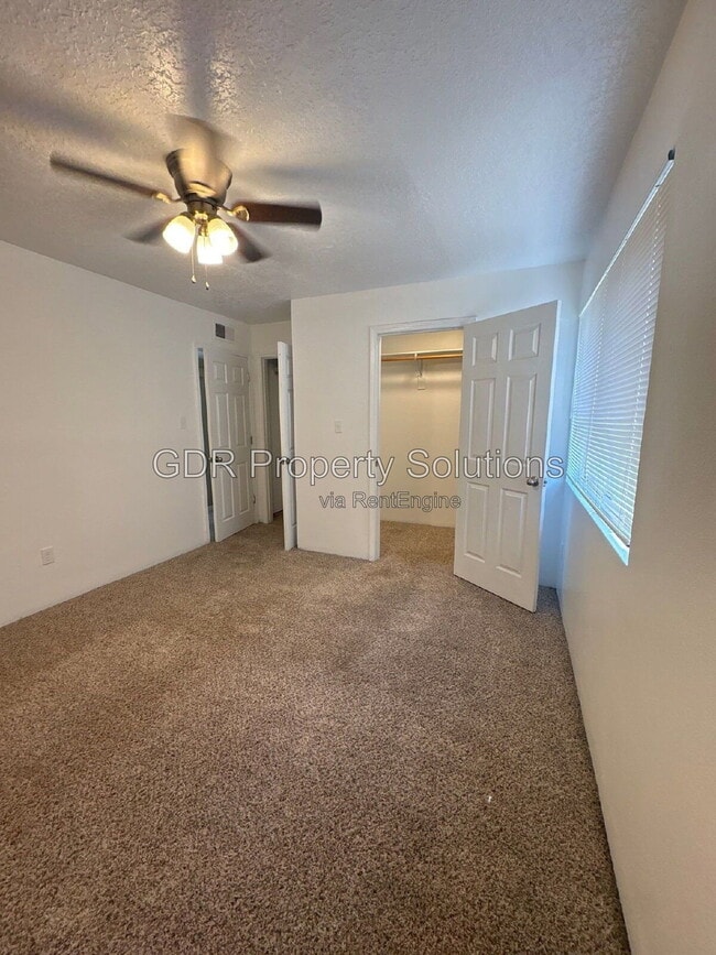 Building Photo - 8333 Comanche Rd NE