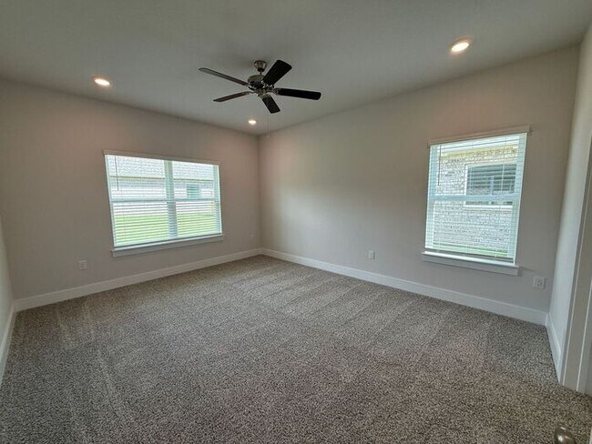 Building Photo - Gulf Breeze - Deer Ridge Crossing - 4 bedroom, 2.5 bathroom - New Construction