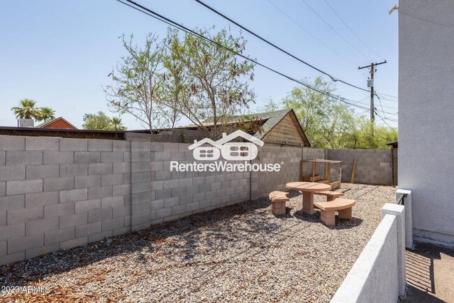 Building Photo - 1237 W Pierce St