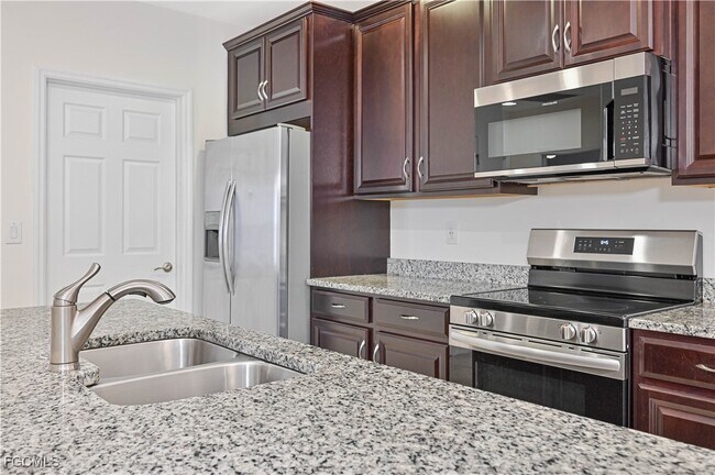 Building Photo - 4278 Dutchess Park Rd