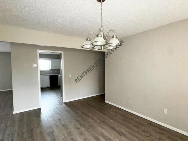 Building Photo - 2228 S Whitbourne Pl