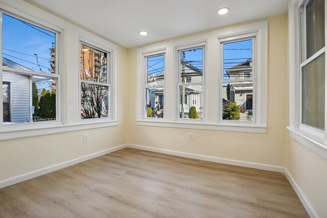 Building Photo - 4 Lincoln Pl