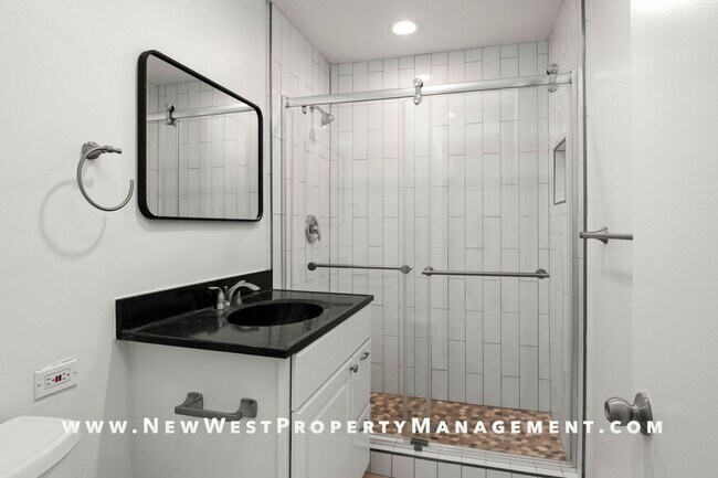 Building Photo - Expansive La Jolla Village 2 Bedroom at De...