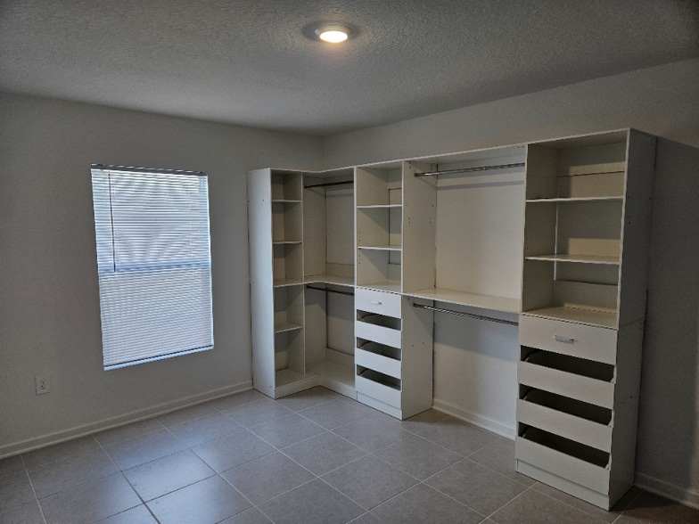 Building Photo - 2414 McKinley Dr