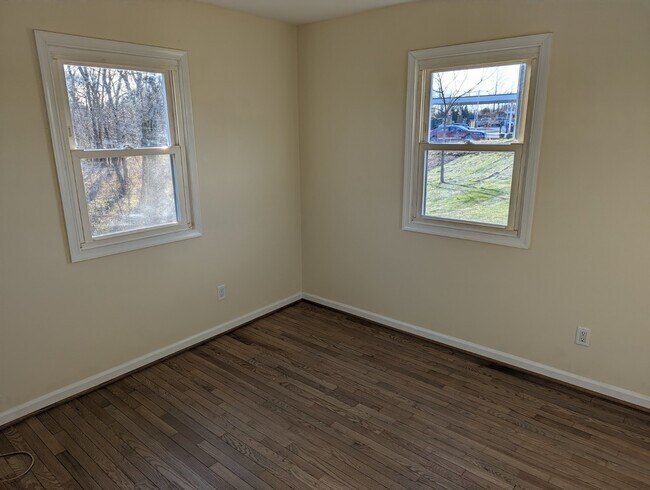 Building Photo - 1836 Perryville Rd