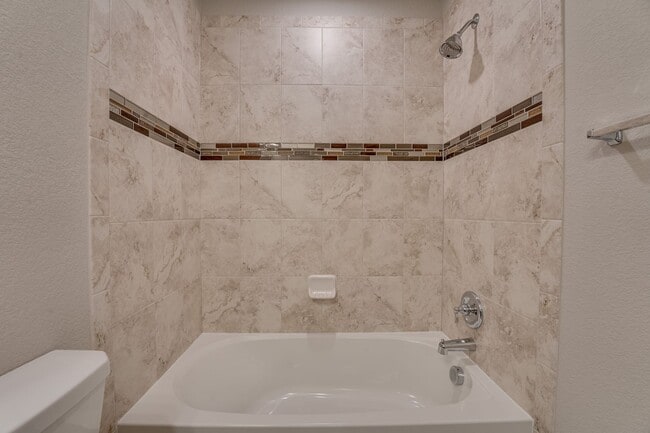 Building Photo - Stunning 3 Bedroom 2 Bathroom townhome in Fort Collins!