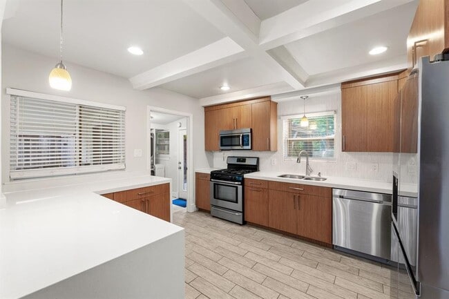 Building Photo - 2309 Newfield Ln