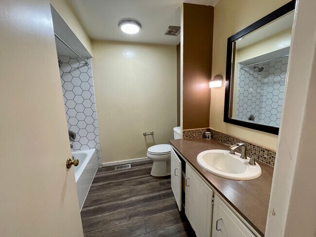 Building Photo - 15410 SW Peppermill Ct