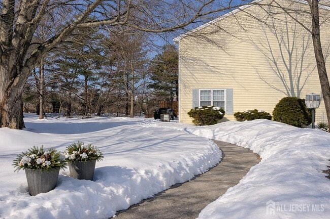 Building Photo - 28 Morgan Pl