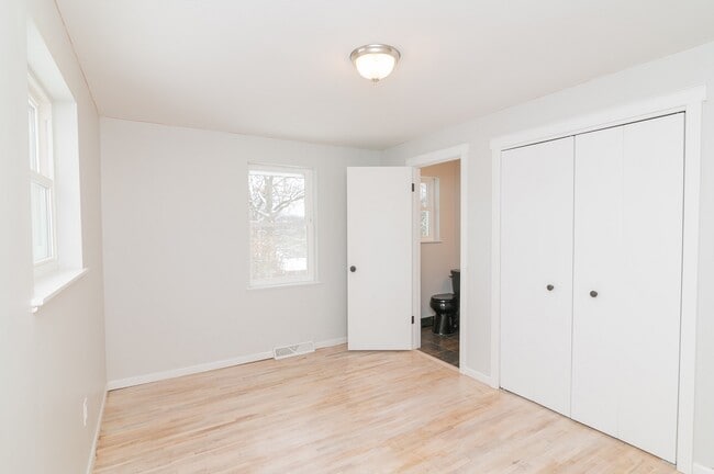 Building Photo - 2113 Melody Dr