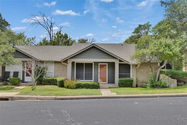 Building Photo - 1015 E Yager Ln