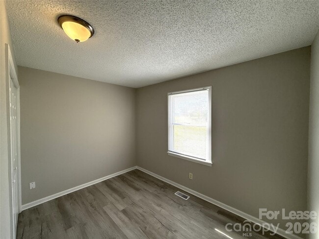 Building Photo - 513 Rhodes Ave