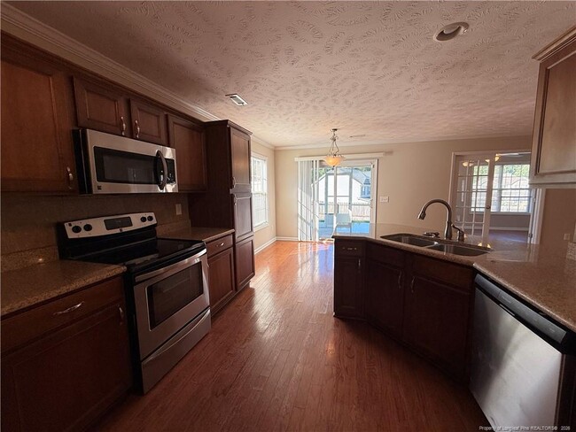 Building Photo - 402 Colonist Pl