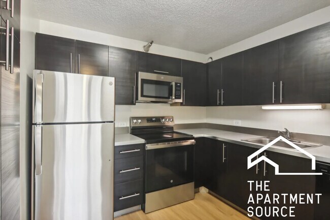 Building Photo - 1000 N La Salle Dr