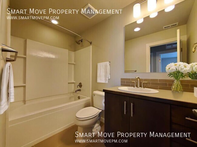 Building Photo - 3256 E Thoroughbred-