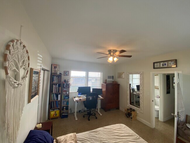 Building Photo - 713 SW 7th St