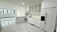 Building Photo - 999 Brickell Bay Dr
