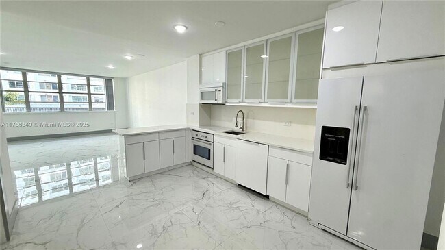 Primary Photo - 999 Brickell Bay Dr