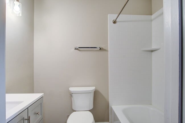 Building Photo - 9621 N Cardinal Dr