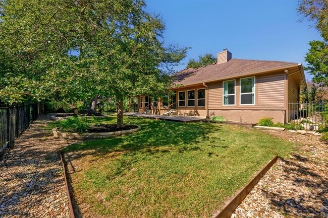 Building Photo - 205 Tellus St