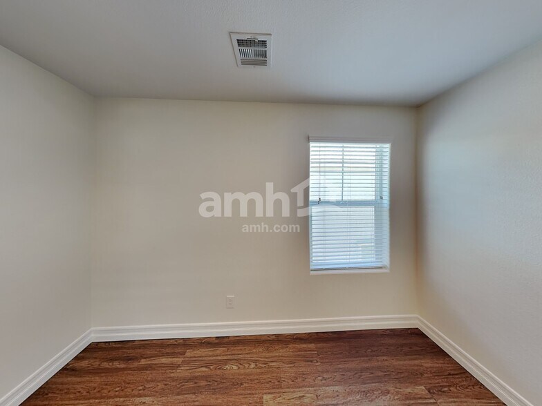 Building Photo - 6138 W Haleh Ave