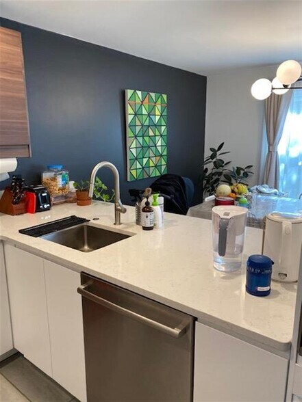 Primary Photo - 32A Warwick St