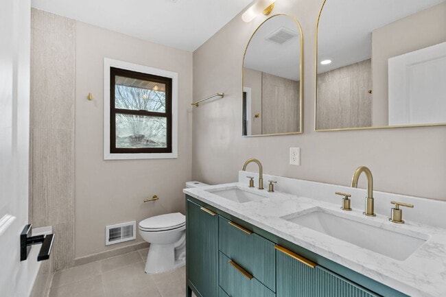 Building Photo - "Charming 4-Bedroom Home with Granite Elegance in Lino Lakes – 2584 Sq Ft of Comfort!"