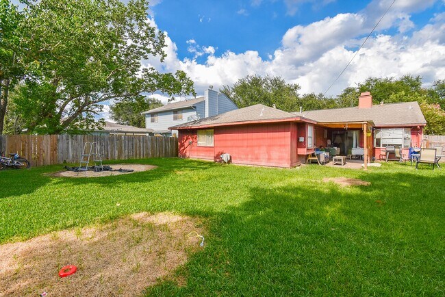 Building Photo - 12106 Pecan Meadow Dr