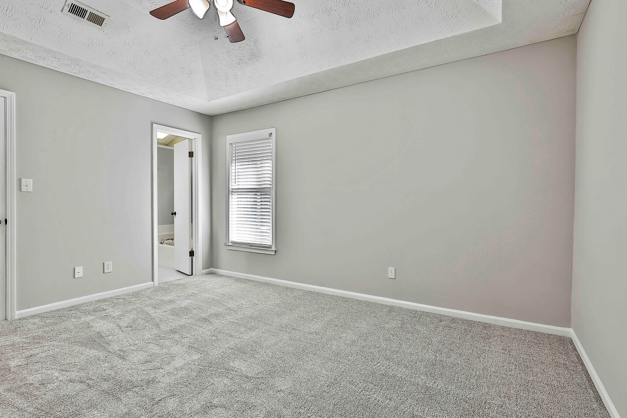 Building Photo - 37 Seven Pines Cir