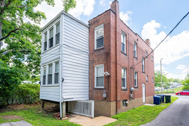 Building Photo - 1319 Woodland Dr