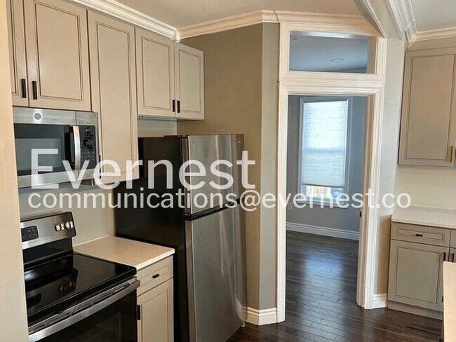 Building Photo - 112 Hanford St