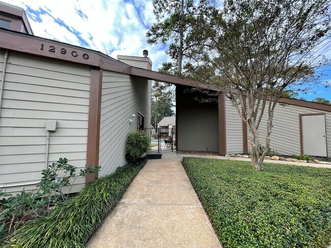 Building Photo - 12900 Walden Rd