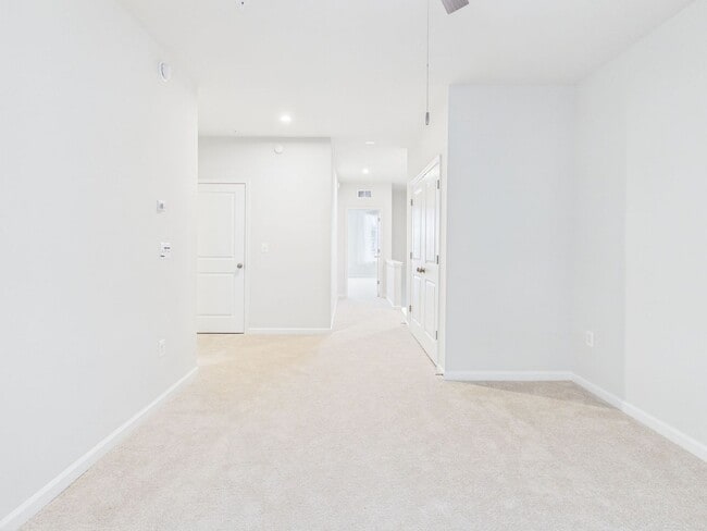 Building Photo - 640 Brookwood Glen Terrace