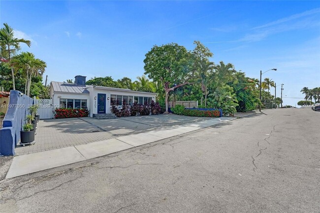 Building Photo - 3305 NE 16th Ct