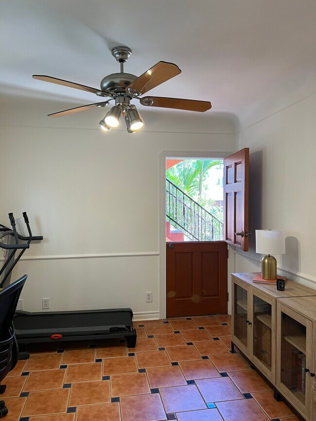 Building Photo - 6087 Cashio St