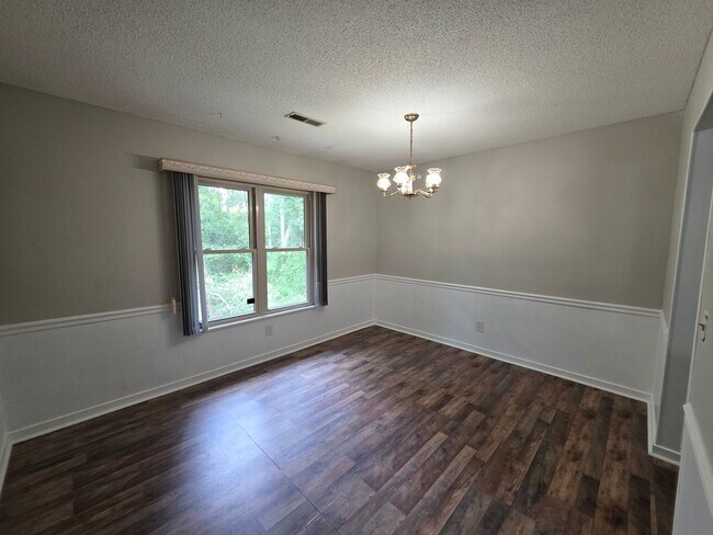 Building Photo - 1008 Creekside Wy