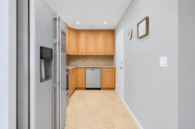 Building Photo - 3230 S Ocean Blvd