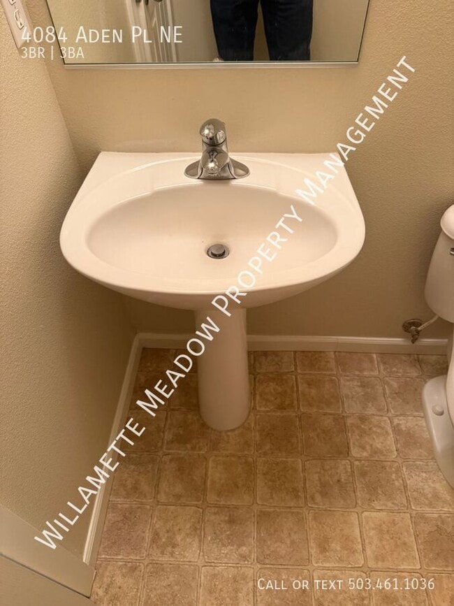 Building Photo - 4084 Aden Pl NE